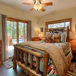 Willow Cove Lodge- 5 Bedrooms With A Hot Tub